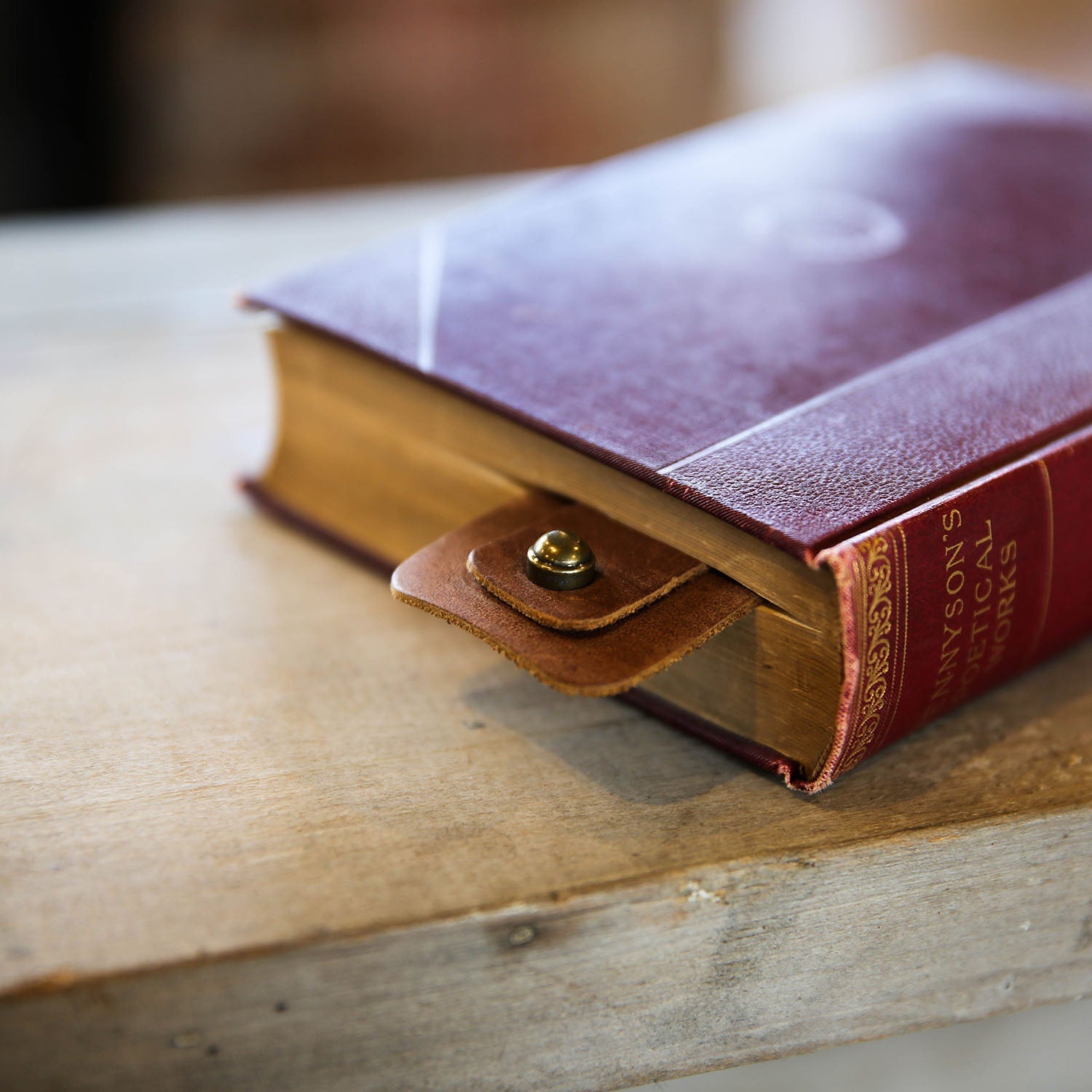 Fine leather double bookmark with a personalized initials